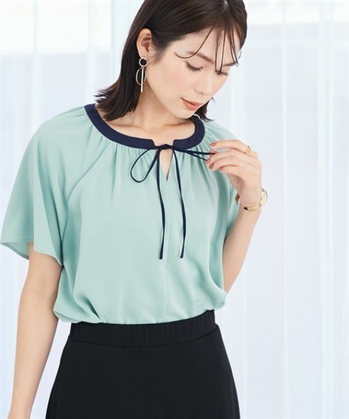 7days Life Styling（セブンデイズライフスタイリング）の「【UVカット/速乾】ストレッチパウダーサテン配色リボン半袖ブラウス（シャツ/ブラウス・レディース・グリーン/ネイビー/オフホワイト/グレイッシュベージュ・S/M/L/LL/3L）」の11枚目の写真