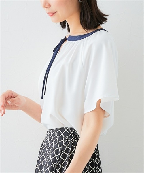 7days Life Styling（セブンデイズライフスタイリング）の「【UVカット/速乾】ストレッチパウダーサテン配色リボン半袖ブラウス（シャツ/ブラウス・レディース・グリーン/ネイビー/オフホワイト/グレイッシュベージュ・S/M/L/LL/3L）」の20枚目の写真