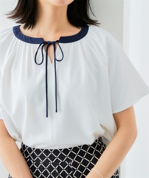 7days Life Styling（セブンデイズライフスタイリング）の「【UVカット/速乾】ストレッチパウダーサテン配色リボン半袖ブラウス（シャツ/ブラウス・レディース・グリーン/ネイビー/オフホワイト/グレイッシュベージュ・S/M/L/LL/3L）」の22枚目の写真