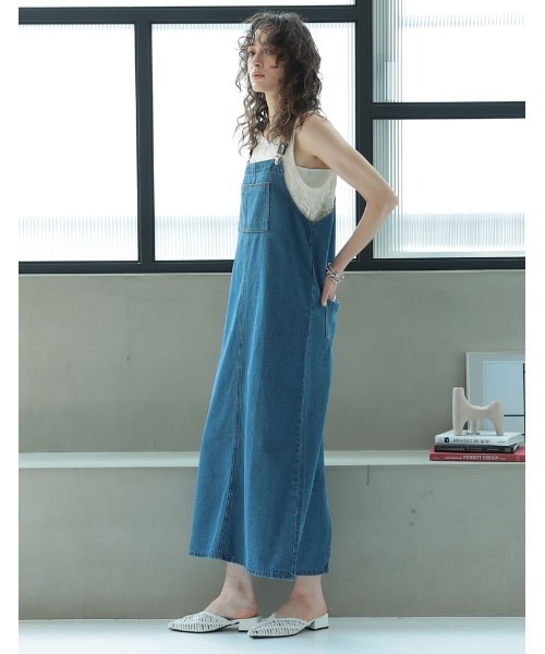 Re:EDIT（リエディ）の「[2025 SUMMER COLLECTION][低身長サイズ有]サスペンダーベルト付きデニムジャンパースカート（ジャンパースカート・レディース・ネイビー/ブルー・SHORT/MEDIUM/LARGE）」の5枚目の写真