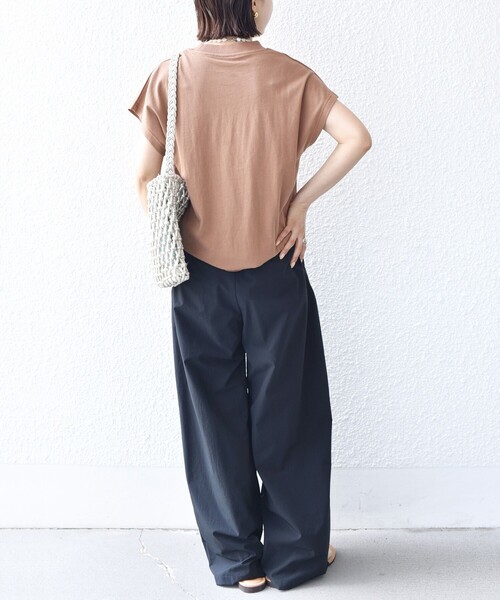 SHIPS(シップス)の「【SHIPS別注】TENNESSEE:フレンチ スリーブ プルオーバー(Tシャツ/カットソー・レディース・ダークグレー/ホワイト/ブラウン系その他/ライトイエロー/オフホワイト・ONE SIZE)」の17枚目の写真