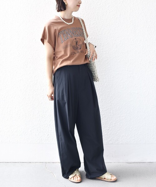 SHIPS(シップス)の「【SHIPS別注】TENNESSEE:フレンチ スリーブ プルオーバー(Tシャツ/カットソー・レディース・ダークグレー/ホワイト/ブラウン系その他/ライトイエロー/オフホワイト・ONE SIZE)」の18枚目の写真
