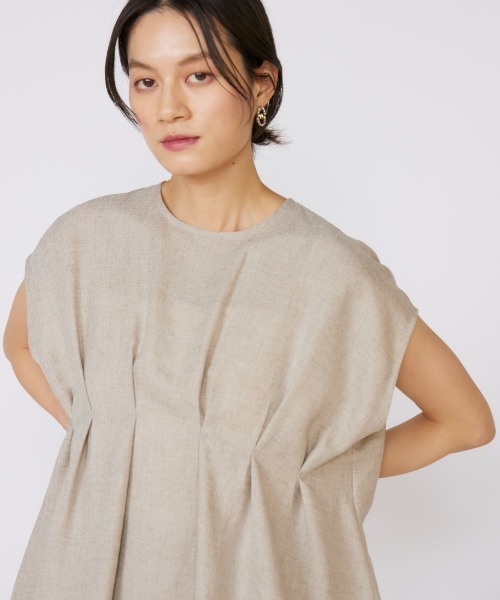 INED（イネド）の「リネンライク タックデザインブラウス【セットアップ対応】（シャツ/ブラウス・レディース・ベージュ/ブラック・9号/11号）」の3枚目の写真