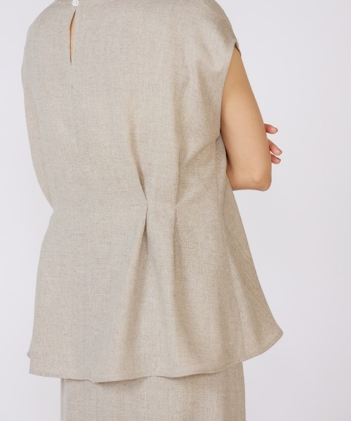 INED（イネド）の「リネンライク タックデザインブラウス【セットアップ対応】（シャツ/ブラウス・レディース・ベージュ/ブラック・9号/11号）」の15枚目の写真
