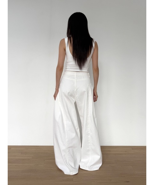 Didot.showroom（ディドット ショールーム）の「サイドタックワイドデニムパンツ（デニムパンツ・レディース・ホワイト/ライトブルー・S/M/L）」の13枚目の写真