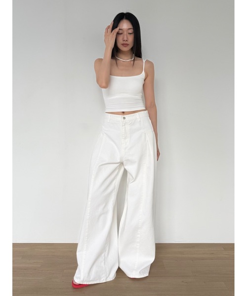 Didot.showroom（ディドット ショールーム）の「サイドタックワイドデニムパンツ（デニムパンツ・レディース・ホワイト/ライトブルー・S/M/L）」の10枚目の写真