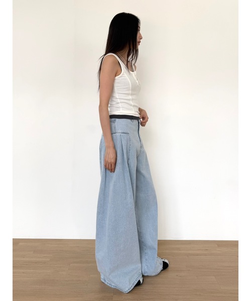 Didot.showroom（ディドット ショールーム）の「サイドタックワイドデニムパンツ（デニムパンツ・レディース・ホワイト/ライトブルー・S/M/L）」の8枚目の写真