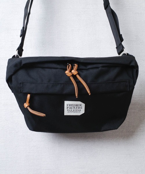 FREDRIK PACKERS(フレドリックパッカーズ)の「【FREDRIK PACKERS】500D FUNNY PACK 500デニール ファニー パック メッセンジャーバッグ(ショルダーバッグ・レディース・ブラック/ダークベージュ・FREE)」の3枚目の写真