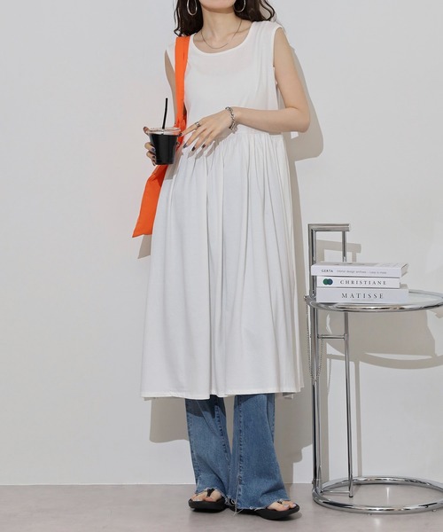 atONE（アットワン）の「ノースリーブカットワンピース（ワンピース・レディース・オフホワイト/ブラック・M/L/4L/LL/3L）」の2枚目の写真