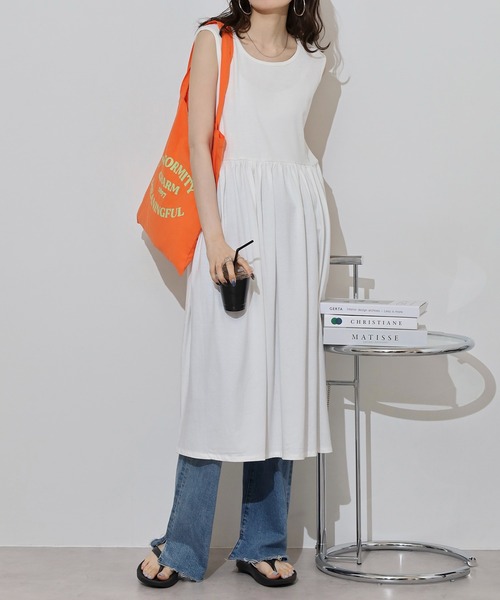 atONE（アットワン）の「ノースリーブカットワンピース（ワンピース・レディース・オフホワイト/ブラック・M/L/4L/LL/3L）」の3枚目の写真