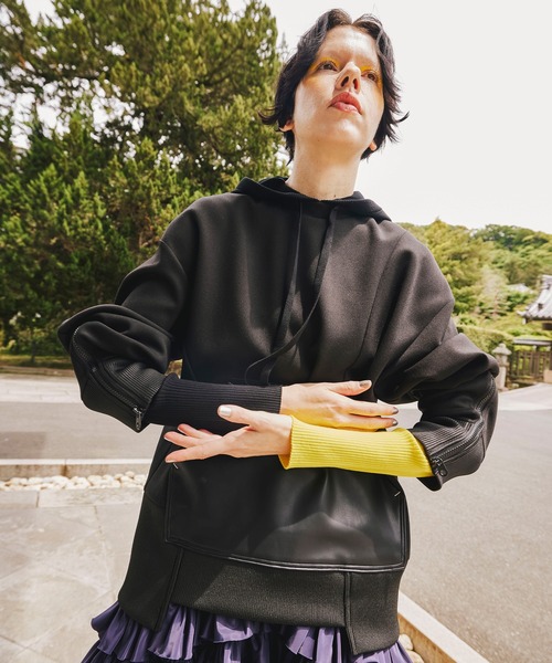 OMMO（オーエムエムオー）の「SQUARE SLEEVE BIG POCKET TOP（スウェット・レディース・ブラック/グレー・F）」の9枚目の写真