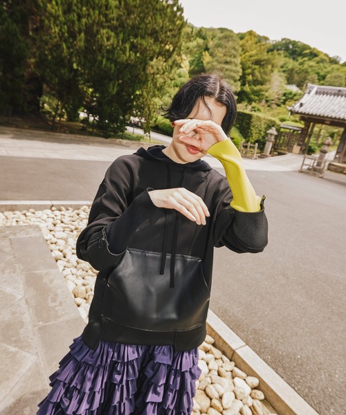 OMMO（オーエムエムオー）の「SQUARE SLEEVE BIG POCKET TOP（スウェット・レディース・ブラック/グレー・F）」の10枚目の写真