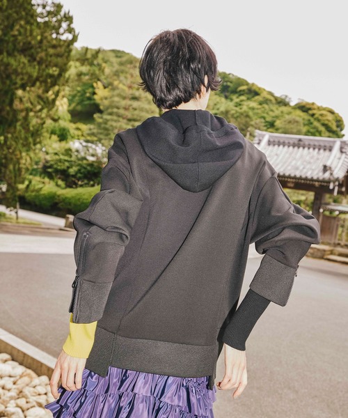 OMMO（オーエムエムオー）の「SQUARE SLEEVE BIG POCKET TOP（スウェット・レディース・ブラック/グレー・F）」の14枚目の写真