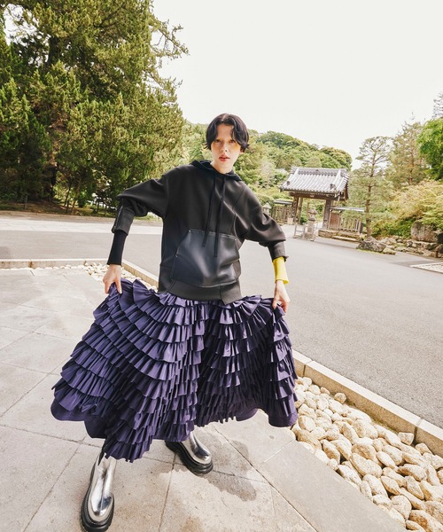 OMMO（オーエムエムオー）の「SQUARE SLEEVE BIG POCKET TOP（スウェット・レディース・ブラック/グレー・F）」の3枚目の写真