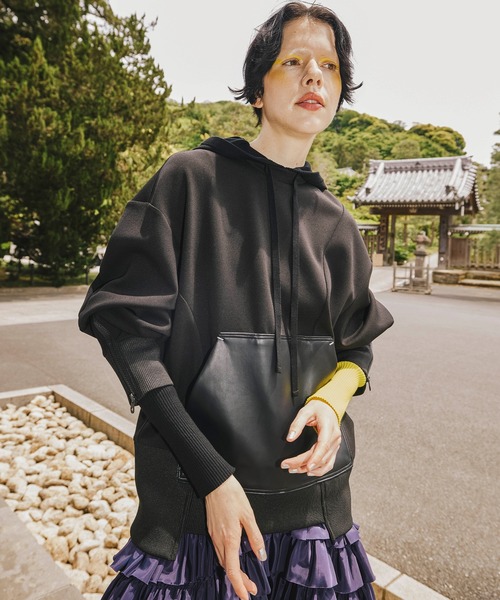 OMMO（オーエムエムオー）の「SQUARE SLEEVE BIG POCKET TOP（スウェット・レディース・ブラック/グレー・F）」の8枚目の写真