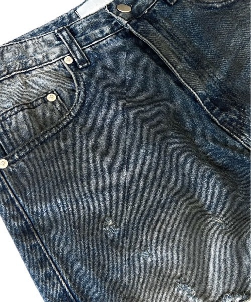 Chikashitsu +(チカシツプラス)の「【Chikashitsu +】oiled wash destroy denim pants / 【チカシツプラス】オイルドウォッシュデストロイデニムパンツ(デニムパンツ・メンズ・ブルー・M/S/L)」の2枚目の写真