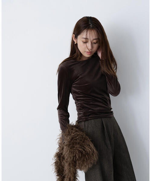 NATURAL BEAUTY BASIC（ナチュラルビューティーベーシック）の「◇ベロアボートネックカットソー（Tシャツ/カットソー・レディース・ピンク/グレイッシュベージュ/ダークブラウン/オフホワイト・FREE）」の14枚目の写真