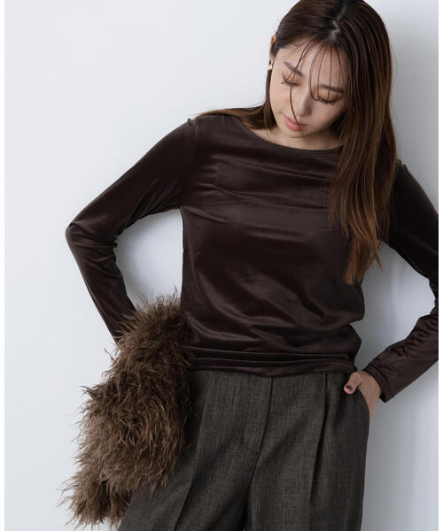 NATURAL BEAUTY BASIC（ナチュラルビューティーベーシック）の「◇ベロアボートネックカットソー（Tシャツ/カットソー・レディース・ピンク/グレイッシュベージュ/ダークブラウン/オフホワイト・FREE）」の16枚目の写真