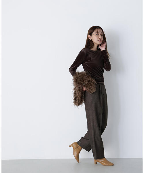 NATURAL BEAUTY BASIC（ナチュラルビューティーベーシック）の「◇ベロアボートネックカットソー（Tシャツ/カットソー・レディース・ピンク/グレイッシュベージュ/ダークブラウン/オフホワイト・FREE）」の17枚目の写真