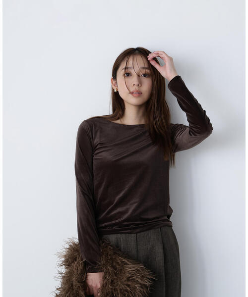 NATURAL BEAUTY BASIC（ナチュラルビューティーベーシック）の「◇ベロアボートネックカットソー（Tシャツ/カットソー・レディース・ピンク/グレイッシュベージュ/ダークブラウン/オフホワイト・FREE）」の18枚目の写真