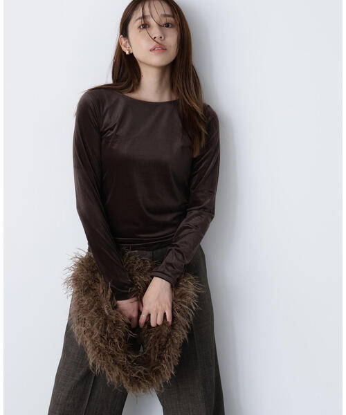 NATURAL BEAUTY BASIC（ナチュラルビューティーベーシック）の「◇ベロアボートネックカットソー（Tシャツ/カットソー・レディース・ピンク/グレイッシュベージュ/ダークブラウン/オフホワイト・FREE）」の3枚目の写真