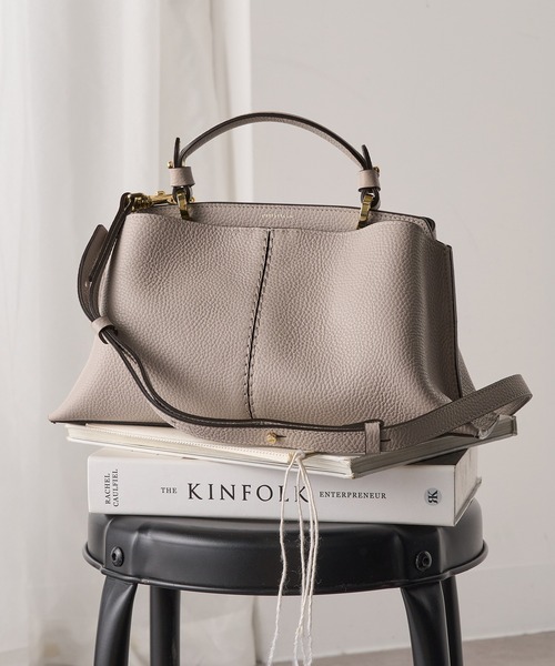 LORISTELLA（ロリステッラ）の「【LORISTELLA】シュリンクレザー 2WAYワンハンドルバッグ ショルダーバッグ 3043（ショルダーバッグ・レディース・グレイッシュベージュ/ブラック・FREE）」の2枚目の写真