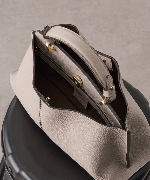 LORISTELLA（ロリステッラ）の「【LORISTELLA】シュリンクレザー 2WAYワンハンドルバッグ ショルダーバッグ 3043（ショルダーバッグ・レディース・グレイッシュベージュ/ブラック・FREE）」の8枚目の写真