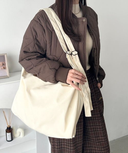 wears(ウェアーズ)の「ダブルベルトキャンバス2WAYショルダーバッグ(ショルダーバッグ・レディース・アイボリー/ブラック/カーキ/ライトベージュ/オリーブ/ブラック系その他・FREE)」の2枚目の写真