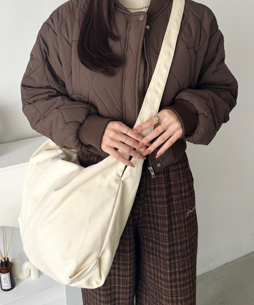 wears(ウェアーズ)の「ダブルベルトキャンバス2WAYショルダーバッグ(ショルダーバッグ・レディース・アイボリー/ブラック/カーキ/ライトベージュ/オリーブ/ブラック系その他・FREE)」の10枚目の写真