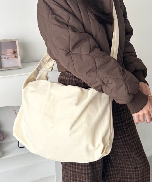 wears(ウェアーズ)の「ダブルベルトキャンバス2WAYショルダーバッグ(ショルダーバッグ・レディース・アイボリー/ブラック/カーキ/ライトベージュ/オリーブ/ブラック系その他・FREE)」の12枚目の写真