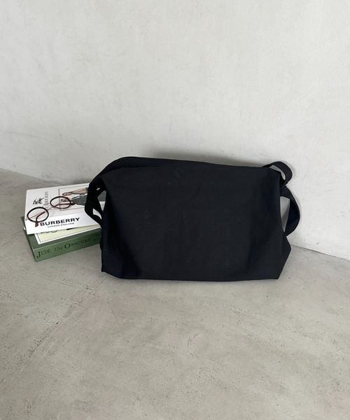 wears(ウェアーズ)の「ダブルベルトキャンバス2WAYショルダーバッグ(ショルダーバッグ・レディース・アイボリー/ブラック/カーキ/ライトベージュ/オリーブ/ブラック系その他・FREE)」の16枚目の写真