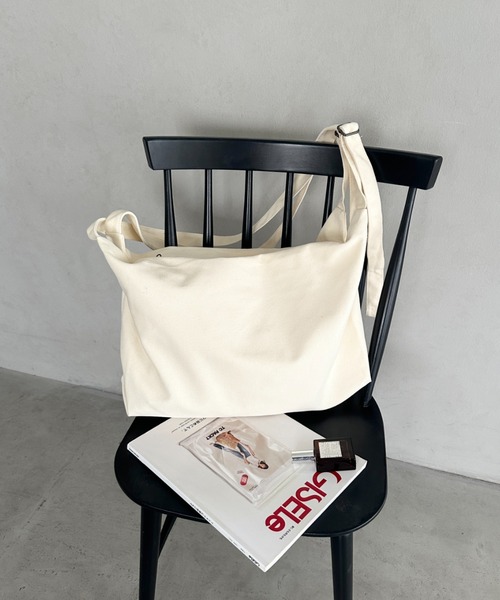 wears(ウェアーズ)の「ダブルベルトキャンバス2WAYショルダーバッグ(ショルダーバッグ・レディース・アイボリー/ブラック/カーキ/ライトベージュ/オリーブ/ブラック系その他・FREE)」の8枚目の写真