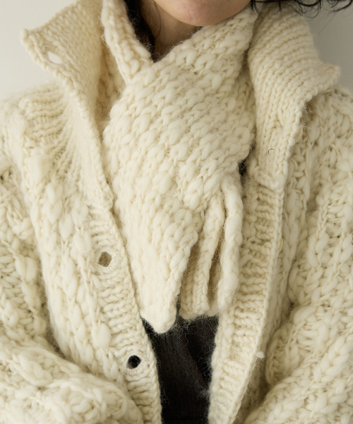 IENA LA BOUCLE（イエナラブークル）の「IENA LA BOUCLE スラブウールハンドニットマフラー（マフラー・レディース・アイボリー・FREE）」の2枚目の写真