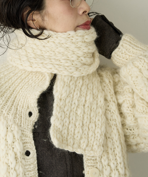 IENA LA BOUCLE（イエナラブークル）の「IENA LA BOUCLE スラブウールハンドニットマフラー（マフラー・レディース・アイボリー・FREE）」の3枚目の写真