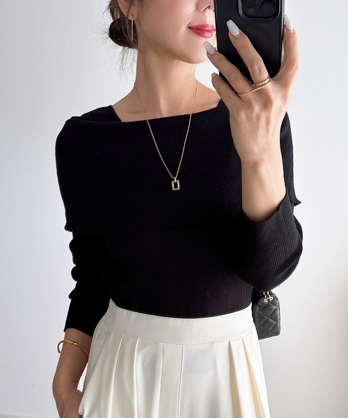 &. NOSTALGIA（アンドドットノスタルジア）の「【ZOZO限定】三織混オフショル風ニット（ニット/セーター・レディース・レッド/ブラック/オフホワイト・M）」の2枚目の写真