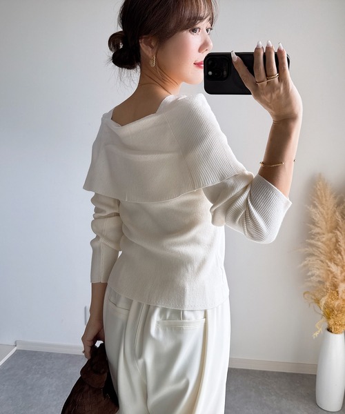 &. NOSTALGIA（アンドドットノスタルジア）の「【ZOZO限定】三織混オフショル風ニット（ニット/セーター・レディース・レッド/ブラック/オフホワイト・M）」の15枚目の写真