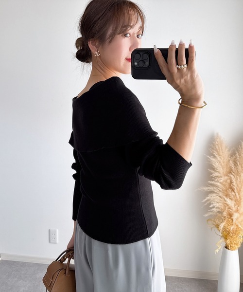 &. NOSTALGIA（アンドドットノスタルジア）の「【ZOZO限定】三織混オフショル風ニット（ニット/セーター・レディース・レッド/ブラック/オフホワイト・M）」の4枚目の写真