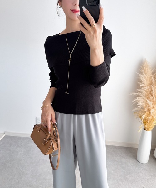 &. NOSTALGIA（アンドドットノスタルジア）の「【ZOZO限定】三織混オフショル風ニット（ニット/セーター・レディース・レッド/ブラック/オフホワイト・M）」の6枚目の写真