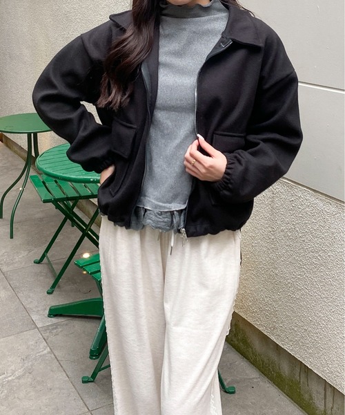 Mejoul（メジュール）の「ボリュームスリーブポケット付きダブルジップジャケット（ブルゾン・レディース・アイボリー/ブラック/ベージュ・M/L）」の9枚目の写真