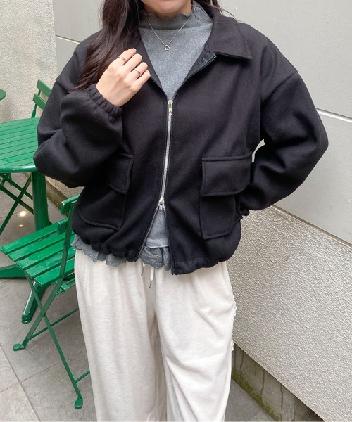 Mejoul（メジュール）の「ボリュームスリーブポケット付きダブルジップジャケット（ブルゾン・レディース・アイボリー/ブラック/ベージュ・M/L）」の8枚目の写真