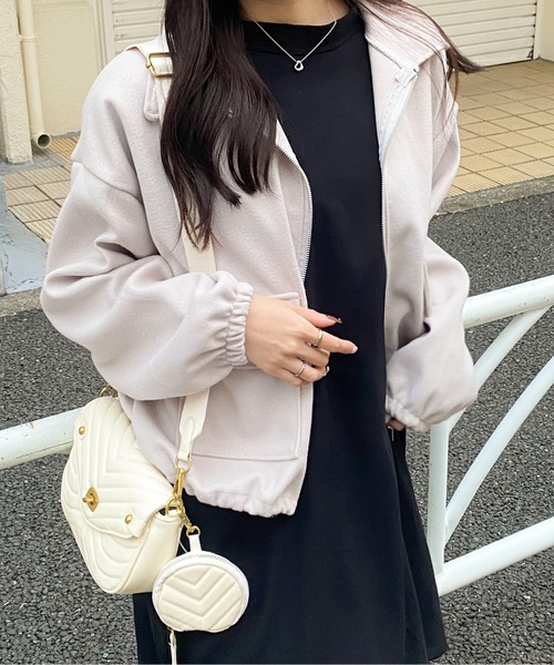 Mejoul（メジュール）の「ボリュームスリーブポケット付きダブルジップジャケット（ブルゾン・レディース・アイボリー/ブラック/ベージュ・M/L）」の10枚目の写真