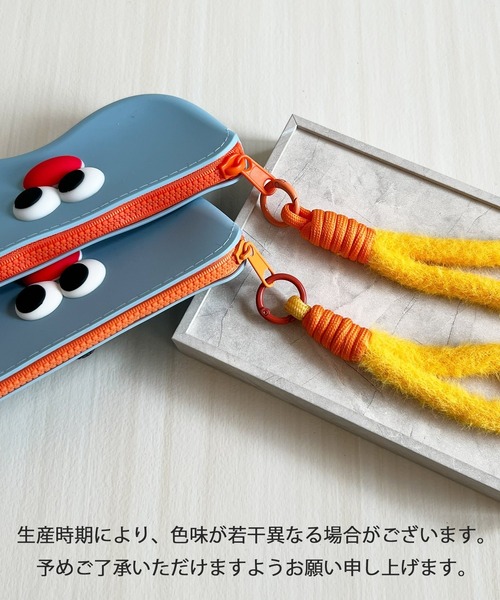 DiamondHearts（ダイヤモンドハーツ）の「もふもふストラップ付き フェイスモチーフシリコンメガネケース（メガネ・レディース・ライトブルー/グレー・FREE）」の9枚目の写真