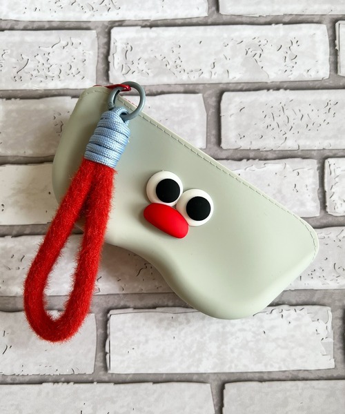 DiamondHearts（ダイヤモンドハーツ）の「もふもふストラップ付き フェイスモチーフシリコンメガネケース（メガネ・レディース・ライトブルー/グレー・FREE）」の5枚目の写真