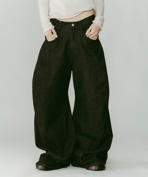 Knuth Marf(クヌースマーフ)の「【Knuth Marf】tuck design denim pants/denimblue/デニムパンツ(デニムパンツ・レディース・ブラック/ブルー・S/XS)」の2枚目の写真