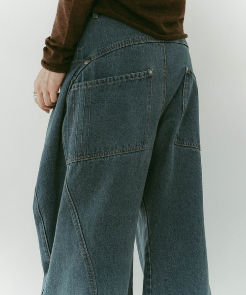 Knuth Marf(クヌースマーフ)の「【Knuth Marf】tuck design denim pants/denimblue/デニムパンツ(デニムパンツ・レディース・ブラック/ブルー・S/XS)」の4枚目の写真