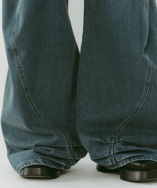 Knuth Marf(クヌースマーフ)の「【Knuth Marf】tuck design denim pants/denimblue/デニムパンツ(デニムパンツ・レディース・ブラック/ブルー・S/XS)」の5枚目の写真