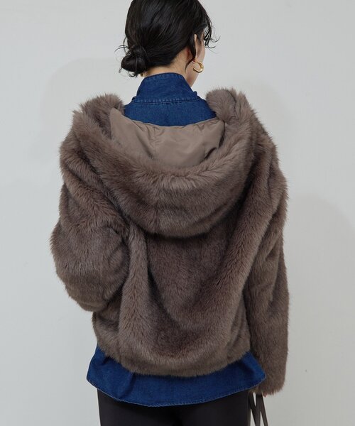 GALLARDAGALANTE（ガリャルダガランテ）の「エコファーフーディーブルゾン（ベスト・レディース・ベージュ/グレー・FREE）」の6枚目の写真