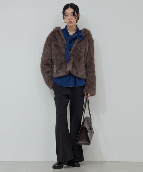 GALLARDAGALANTE（ガリャルダガランテ）の「エコファーフーディーブルゾン（ベスト・レディース・ベージュ/グレー・FREE）」の7枚目の写真