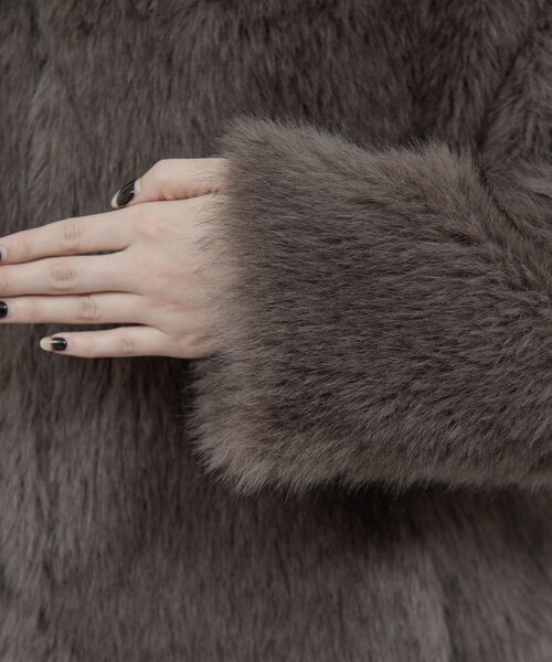 GALLARDAGALANTE（ガリャルダガランテ）の「エコファーフーディーブルゾン（ベスト・レディース・ベージュ/グレー・FREE）」の17枚目の写真