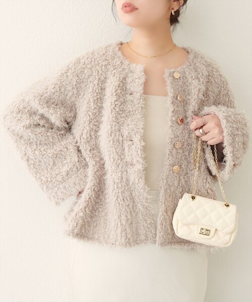 natural couture(ナチュラルクチュール)の「ペプラムボアカーディガン(ノーカラージャケット・レディース・モカ/アイボリー/グレイッシュベージュ・FREE)」の5枚目の写真